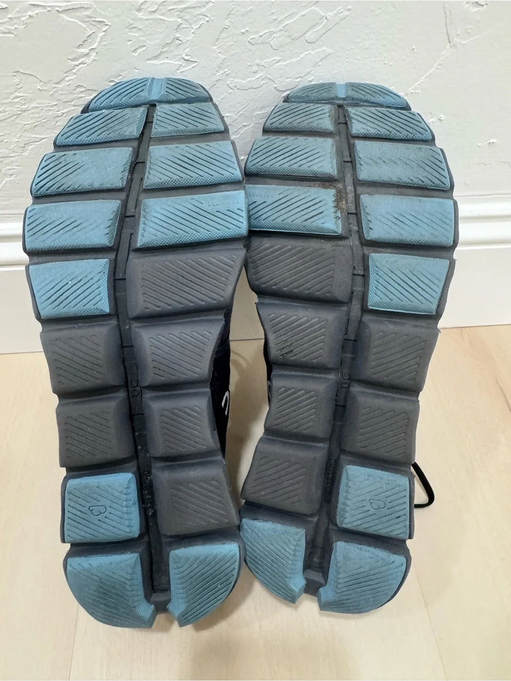 On Running Cloud X 3 Eclipse Magnet Men's US 10 Gym Shoe Athletic Gray Blue